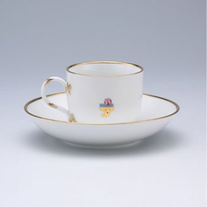 【倉庫取り寄せ商品】マイセン2004年限定品 青いクッションのパグ モカカップ&ソーサー 290585-10580